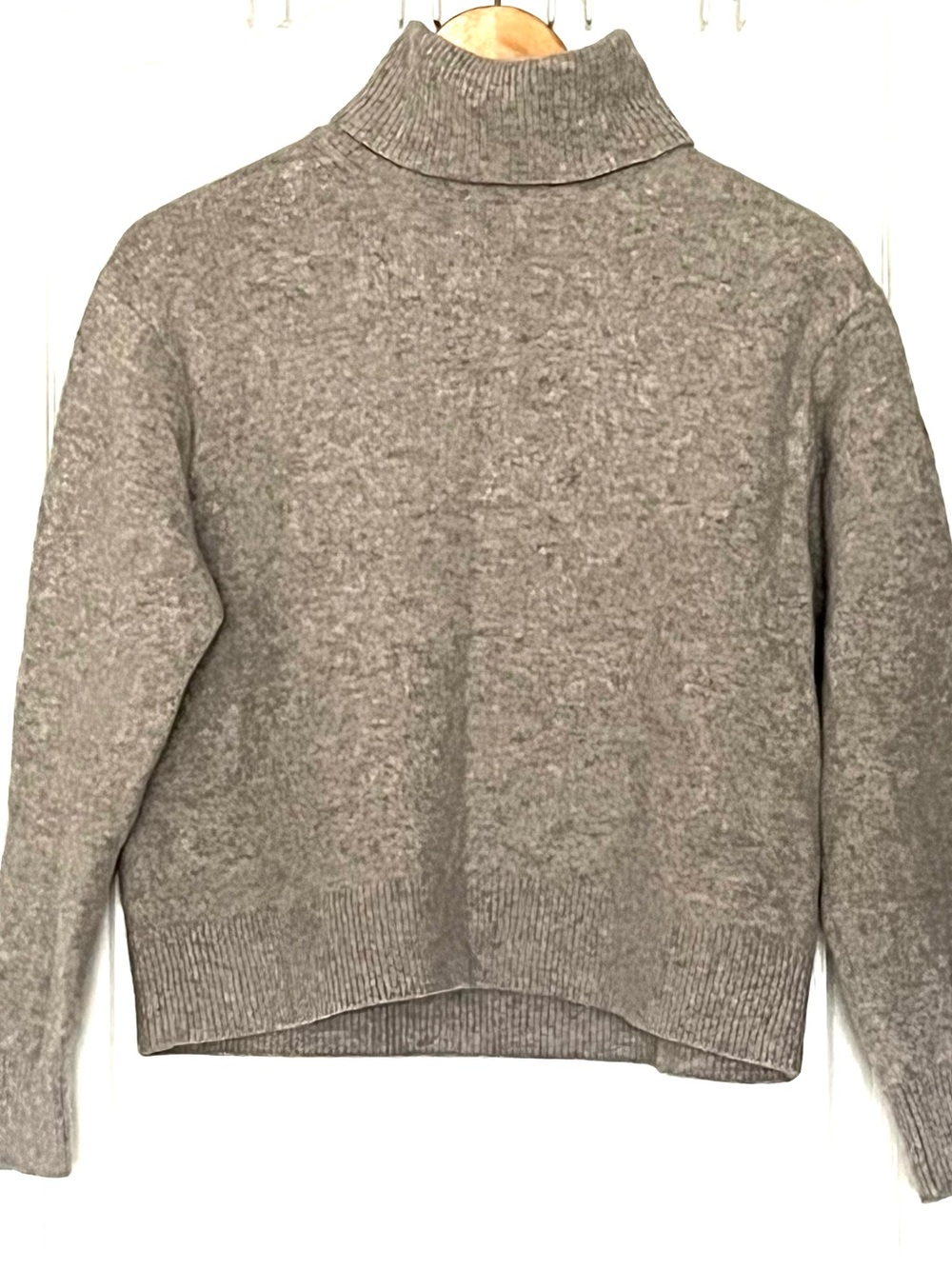 UNIQLO 100% Wool Knit Turtleneck Sweater Grey Size M Chunky Ribbed Trim